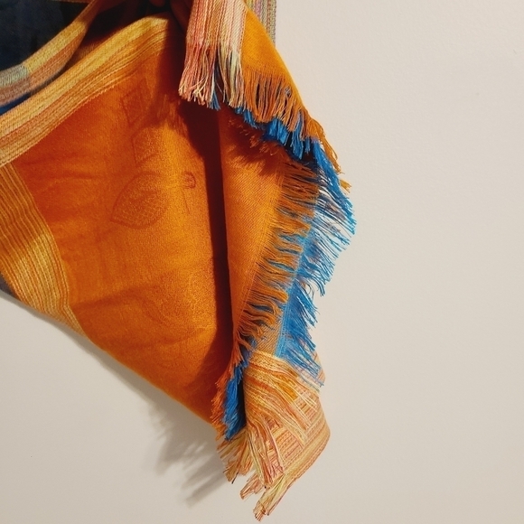 Bohemiam Style Fringed Hem Large Shoulder Scarf (One Size) - Picture 4 of 8